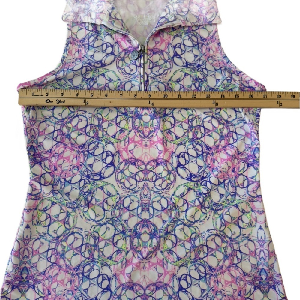 Tzu Tzu sport top in Shiloh AMaze print. Medium - Picture 5 of 9
